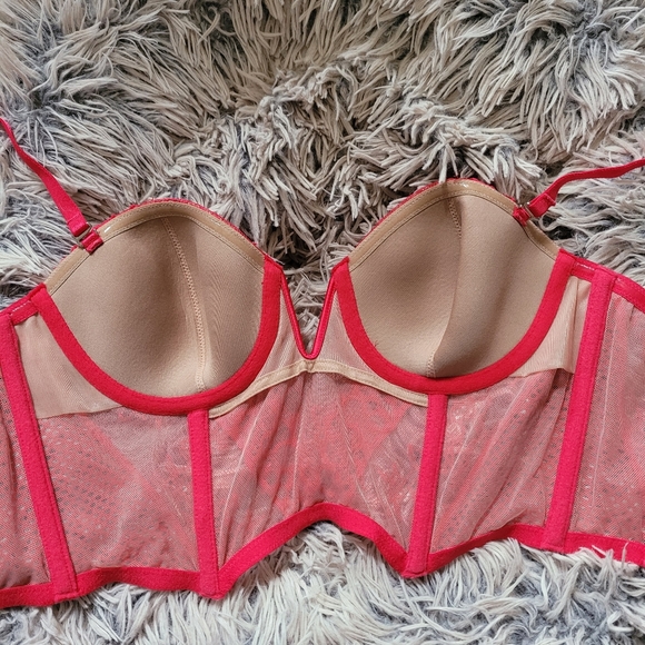 🍒NWT🍒 VS LINED PLUNGE BUSTIER 32D - Picture 3 of 9